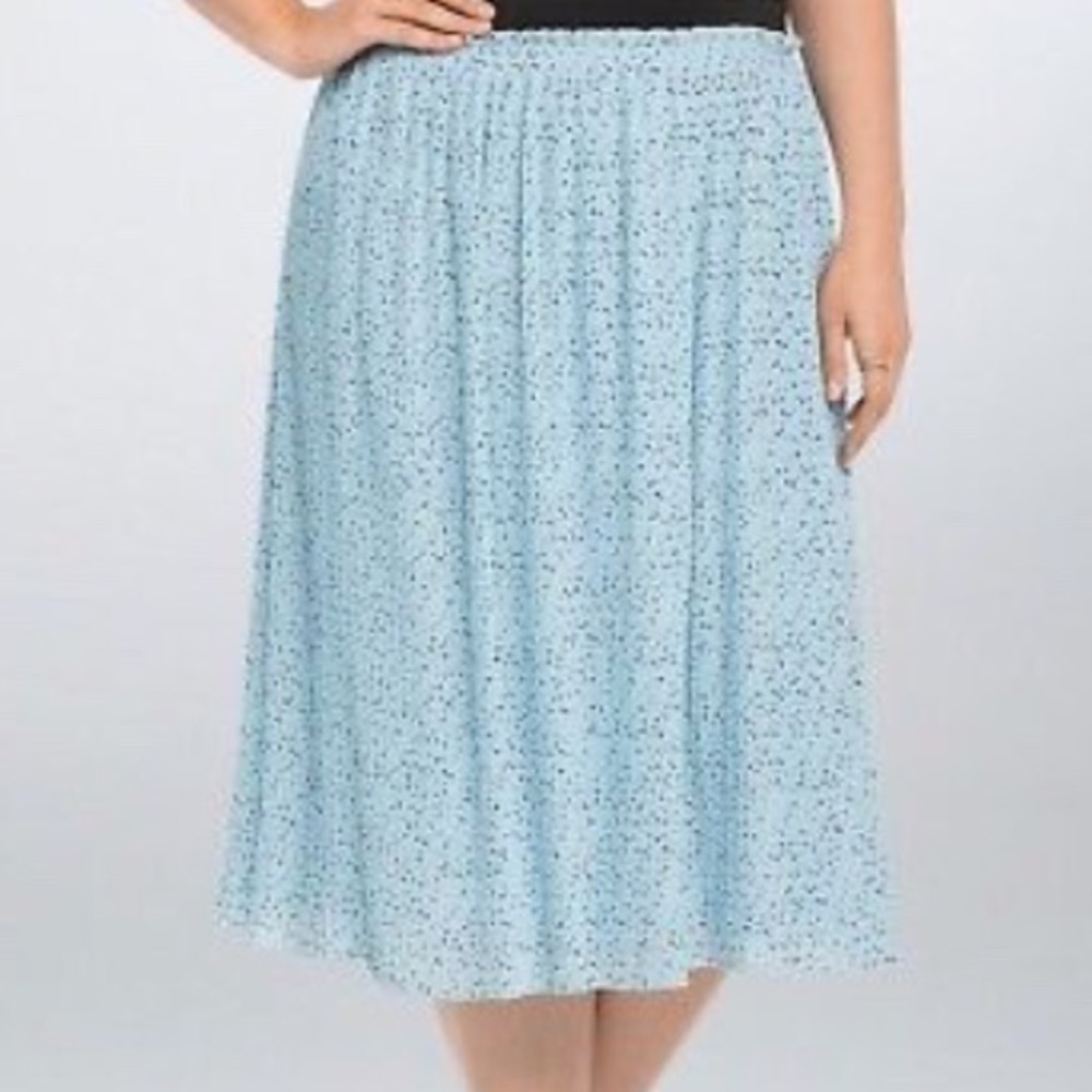 Torrid chiffon pleated mid skirt light blue stars